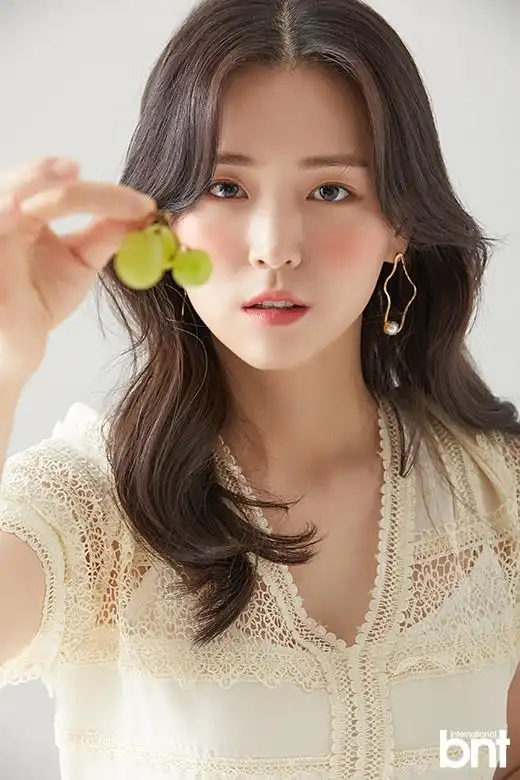 韩国女艺人金智恩最新杂志写真曝光