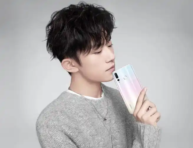 易烊千玺 #tfboys 华为nova全球代言人 华为nova宣传海报 高清