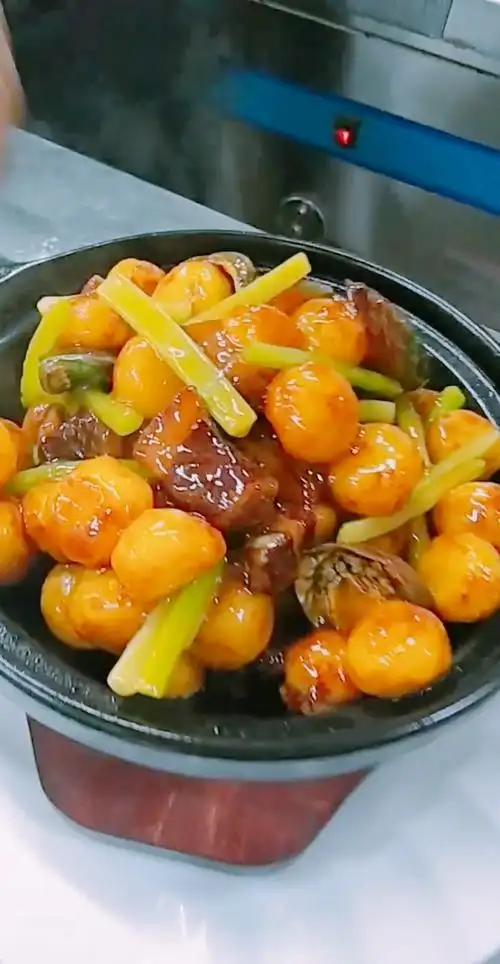 美食哥#冬季菜肴出锅装盘《卤蛋红烧肉》