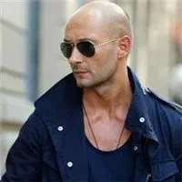 外国光头帅哥 欧美头像 qq头像_qq魔法师