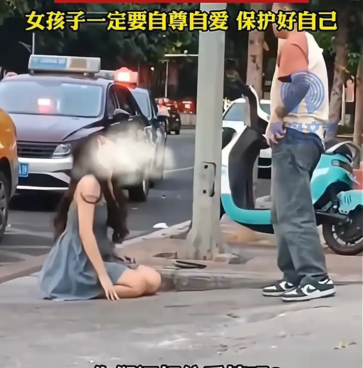 家里有矿真好!贵州一女生跪求男朋友原谅,男生却对她冷嘲热讽