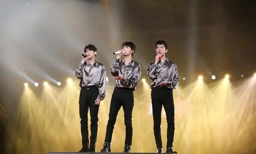 tfboys十周年演唱会将官宣?知情人:这是三小只最后一次合体!_腾讯新闻
