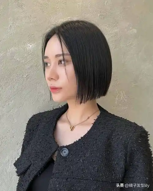 越简单越时尚,一刀切直发波波头,你的发型新选择