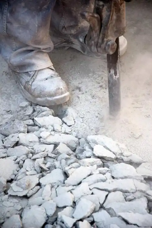 成年人,腿,一个人,建筑工人,竖图,俯视,室外,白天,建筑业,路,鞋子