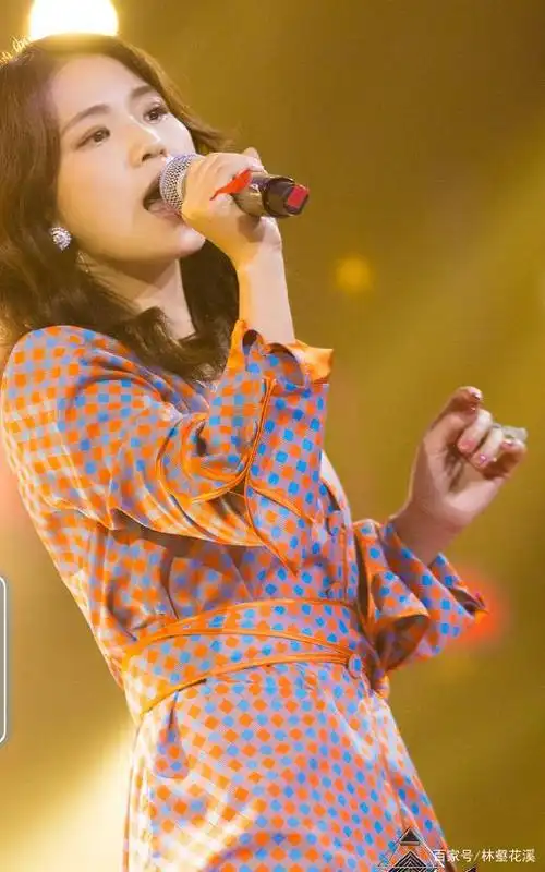 清秀,柔美的女歌手黄英,你知道她的老公,儿子,女儿吗