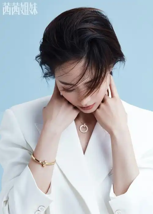 张钧甯都市丽人封面大片 诠释温柔坚韧女性力量