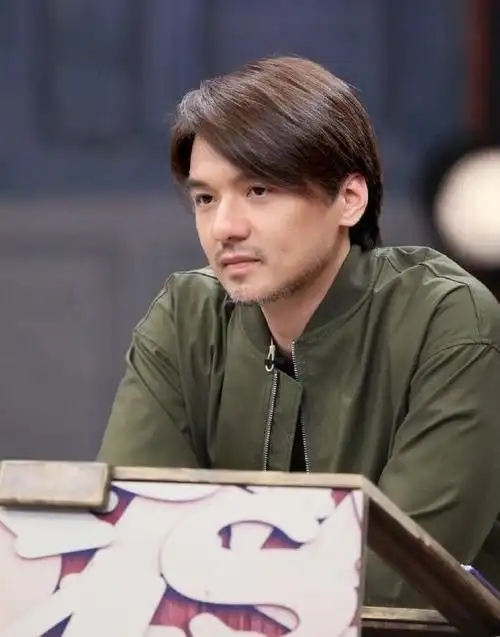 冯德伦:和莫文蔚分手,苦等17年如愿娶到舒淇,50岁仍然宠妻如命