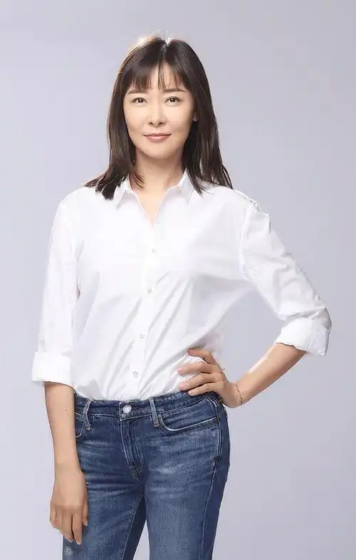 柯蓝:年少成名23岁年薪百万,感情生活从不间断,今50岁依然单身