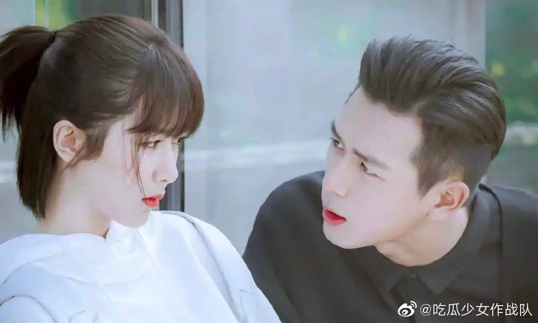 杨紫李现杂志路透曝光,看到童颜夫妇的售后你圆满吗?