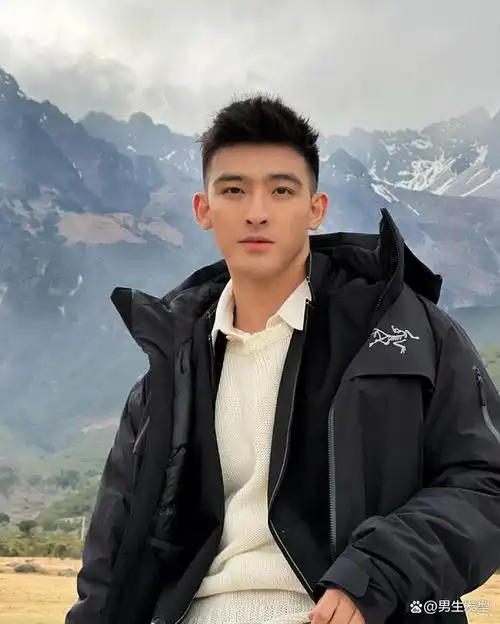 男生"露额"发型硬朗帅气,理发师建议剪这3款,尽显潮男魅力