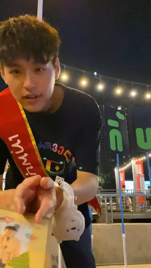 伪偷拍路人帅哥