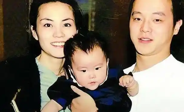 把两位前婆婆当成亲妈帮助情敌女儿出道王菲的格局不一般