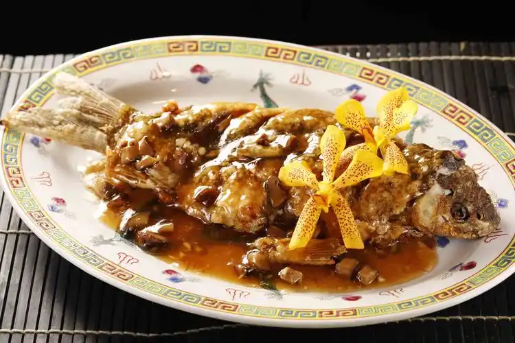 必吃粤菜百年菜蛇王芬承传创新手工菜时令足料炖汤