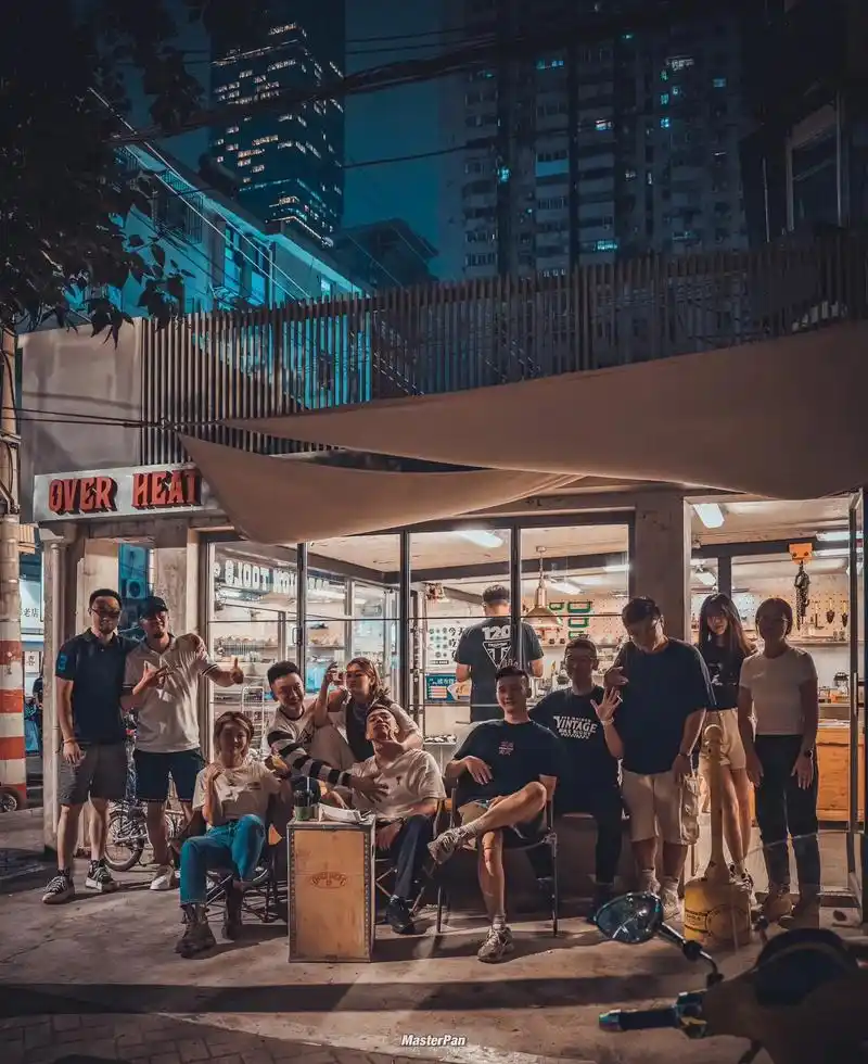 和凯旋的小伙伴们打卡过热咖啡75 这个季 - 抖音