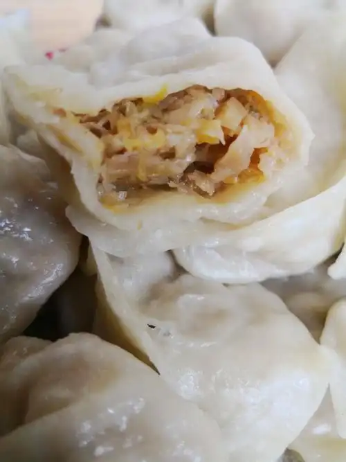 皮薄馅儿大的东北酸菜猪肉蒸饺