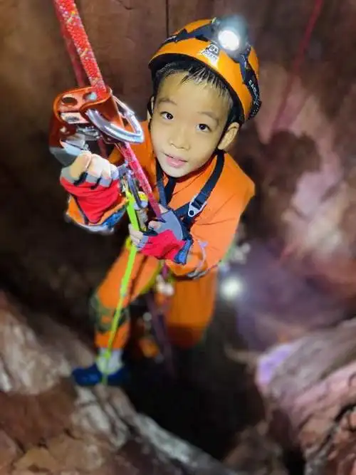 女生喜欢双指探洞吗室内探洞综合攀登飞拉达