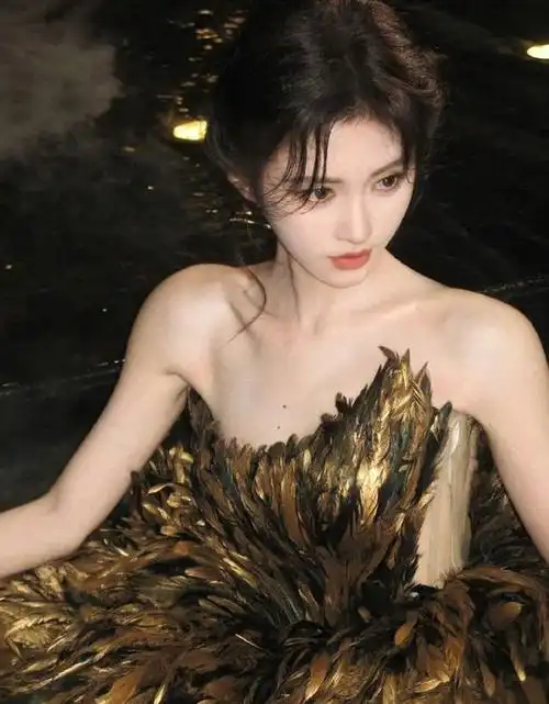 "四千年第一美女"鞠婧祎最新露面大变样,网友:这是又换头了?