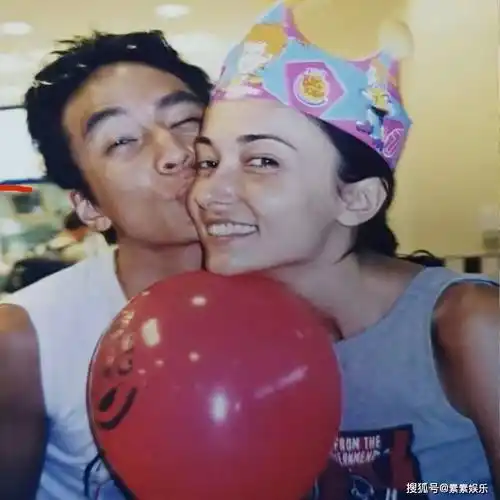 年轻时候的lisa是真的很漂亮,她和男神吴彦祖属于俊男美女系列.