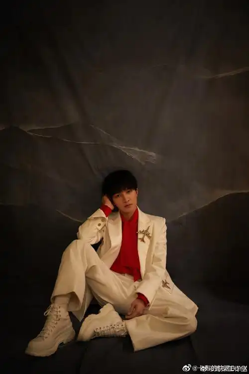 周深[超话]#卡布叻_酷盖甜甜: 2021深深会.