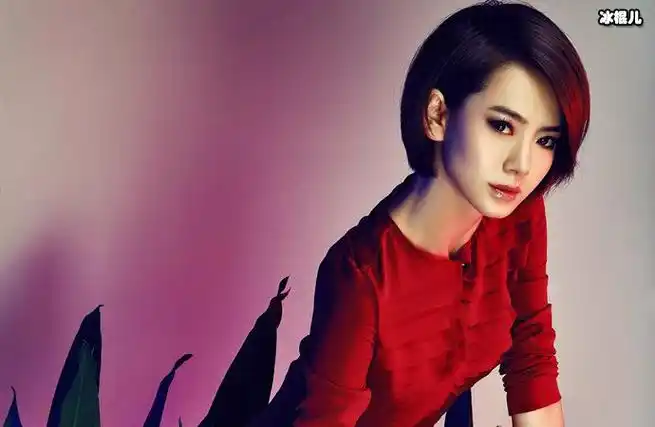 戚薇男人装净显性感身材网友大喊这身材谁顶得住啊