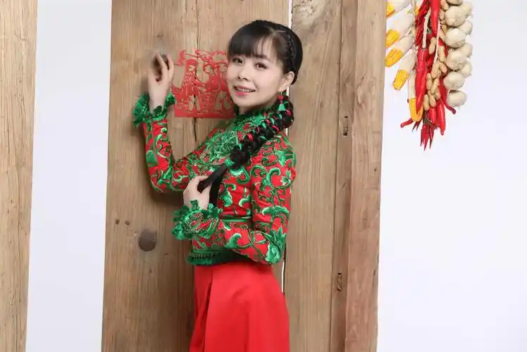 王二妮连发五首新歌匠心独具续写天籁传奇