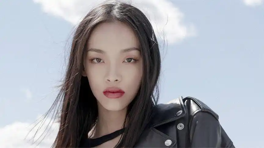 神秘又清澈! 刘柏辛《manta》带你追求更多可能性