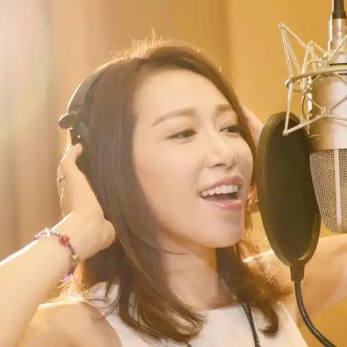 金池虽不是一名偶像歌手,也不算优秀的技术流,却能用声音传递情感,随