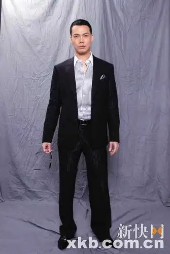 谢天华:甘草也有春天新快报记者 曾乐有一种草,生长在荒芜之地,性坚韧