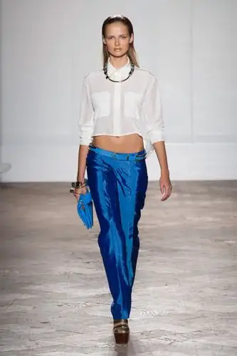 德国 慕尼黑 女装 露脐上衣 上衣 服装 丝绸长裤 裤子/短裤 透视 走秀