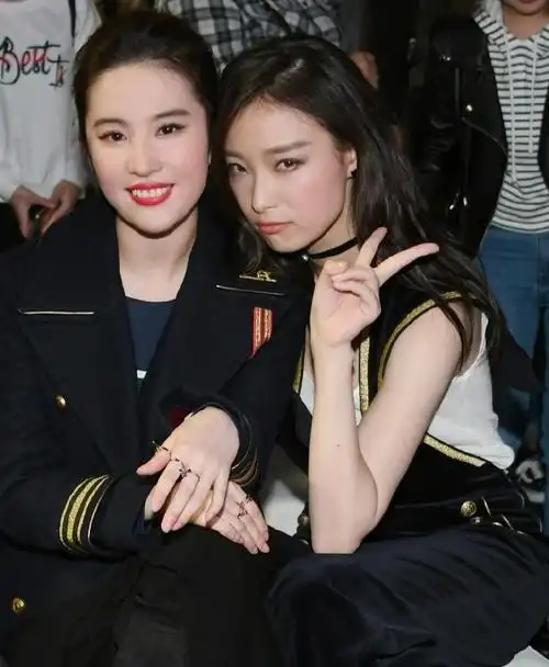 倪妮对刘亦菲撒娇