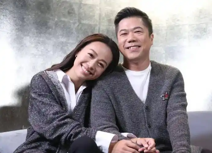 郑秀文病了半年未痊愈,许志安露面回应一脸担忧,首谈黄心颖结婚_生活