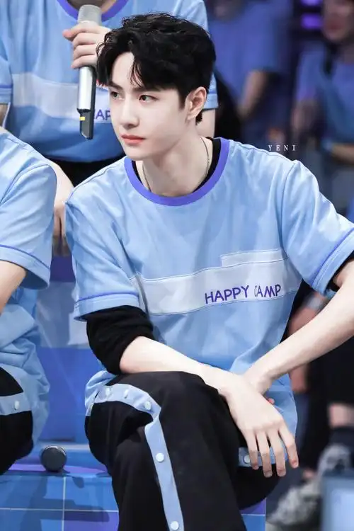 王一博快乐大本营# 魂穿甜甜圈! cr:logo