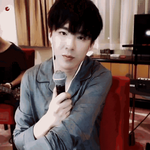 动图  |  第二十二集  |  舔嘴唇92是尊滴好看@摩登兄弟刘宇宁