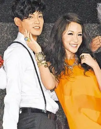 萧亚轩曝早获李玟婚礼邀约 备两礼服将前往祝贺