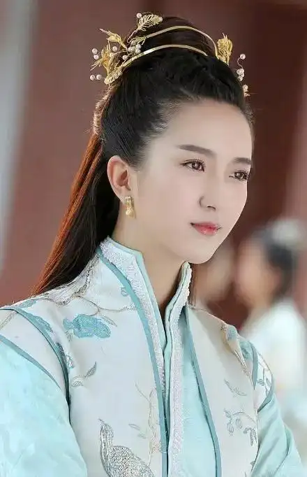 许龄月甜美可人清新脱俗