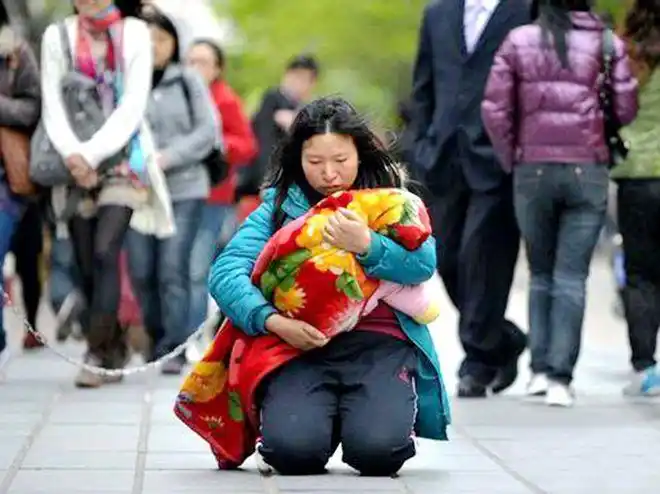 "人人都说母亲伟大,因为母爱是唯一不计付出,不求回报,愿意付出所有换