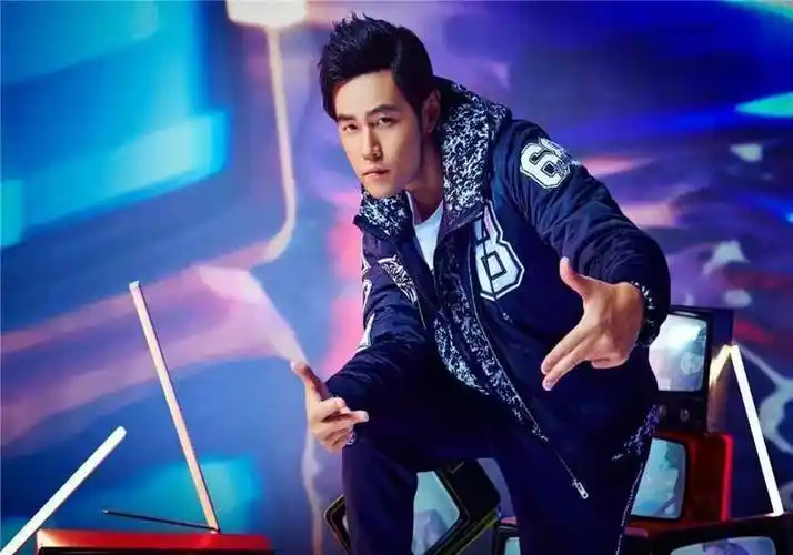 原创昆凌周杰伦共同出席电影活动婚后首次合体甜蜜爱情令人甜蜜