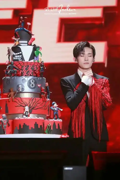 易烊千玺燚s十八岁成年礼