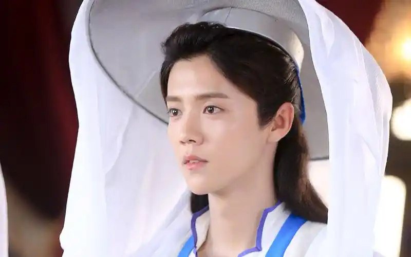 【鹿晗】《择天记》幕后花絮:这个面纱太撩人了!