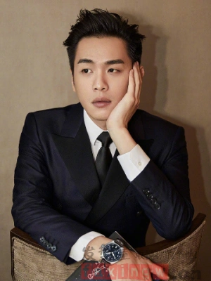 雅痞风清爽时尚大背头发型共谱夏日青春恋歌