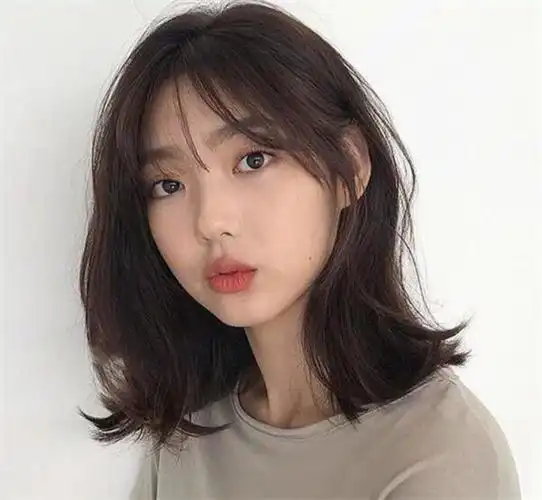 网红减龄锁骨发型20232023最火减龄发型_中长发_女生发型大全