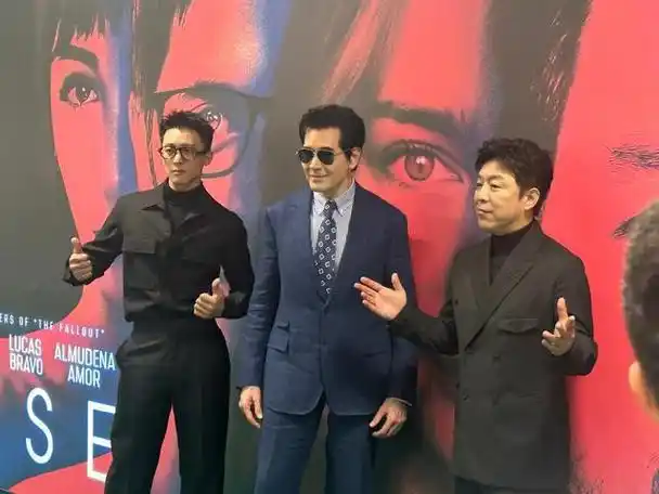 戛纳第二天:唐嫣红毯首秀,奇葩网红抢风头,费翔黄渤身高差好萌