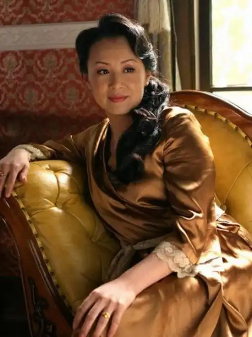 中戏"五金花"之首伍宇娟:34年前"一脱成名",今56岁气质依旧__财经头条