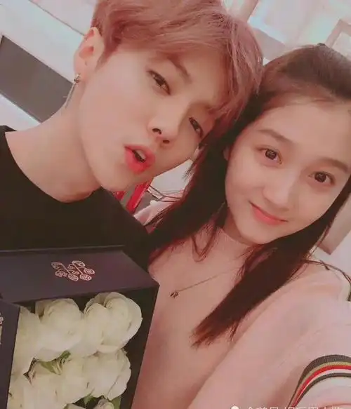 四年情长,关晓彤窥视登顶,鹿晗何处飞扬,恋途多远?