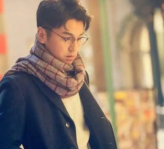 年轻时是校草的明星,沈腾靳东没啥,看到雷佳音:岁月真是猪饲料