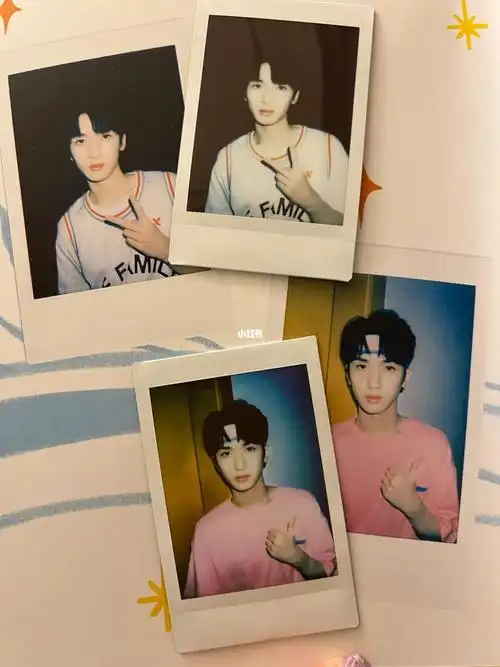 严浩翔运动会拍立得