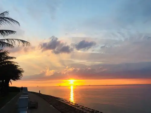 傍晚的海边.一一白沙门