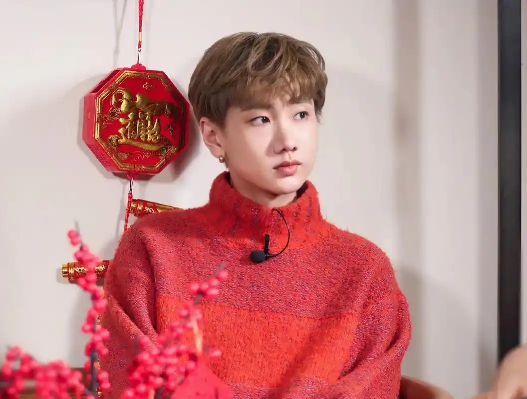 你好2022 #汪苏泷 2021走到了2022,以后还有很 - 抖音