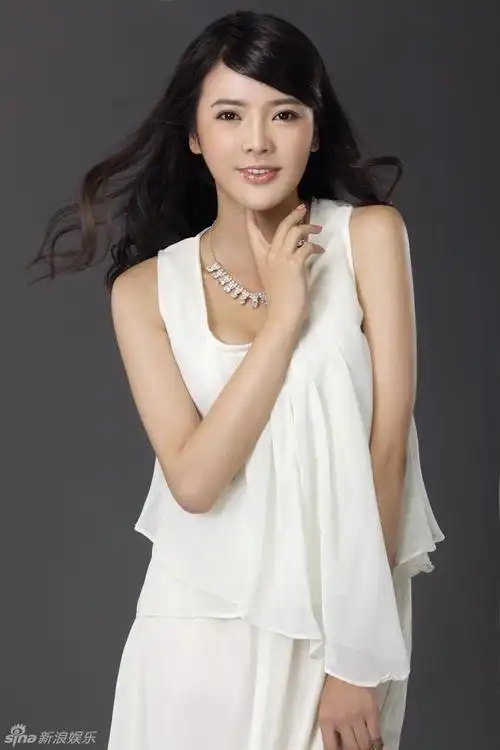 组图:张璇清纯写真公开 白裙飘飘仙女范儿足_高清图集_新浪网