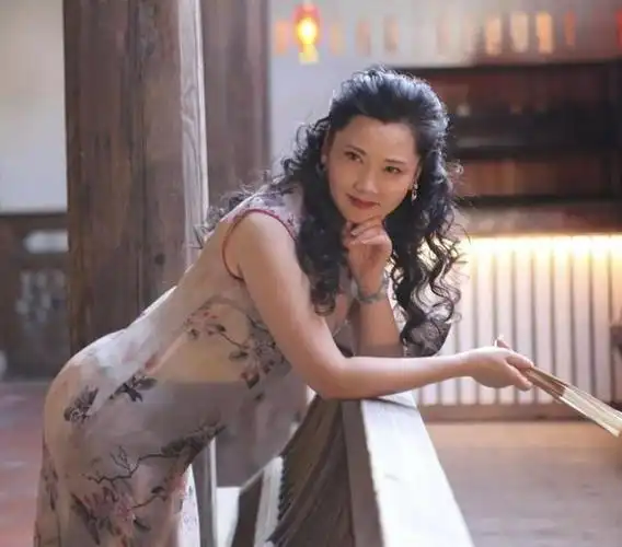 回顾何赛飞和丈夫丁克10年愁坏婆婆35岁高龄产子全家乐开怀